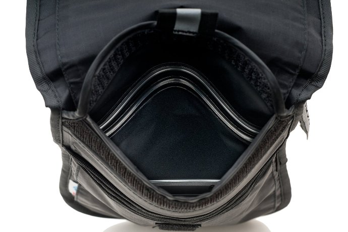 travel_wallet_waterproof_open